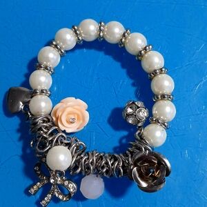JEWELRY Bracelet with charms